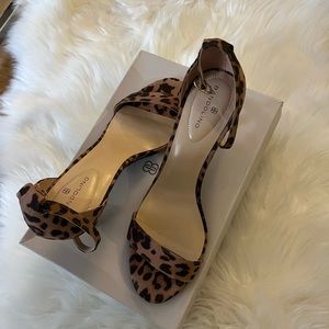 Bandolino leopard heels NWB